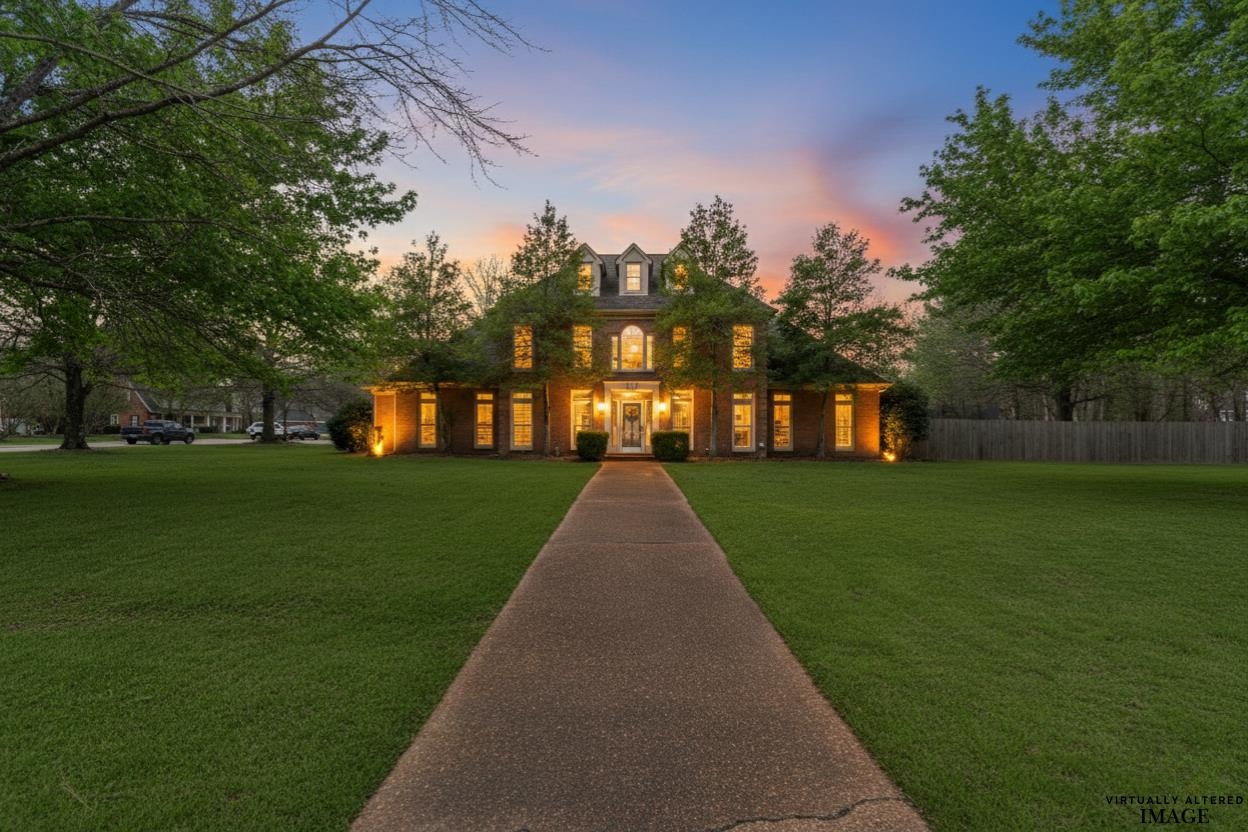 923 WOODLAND TRACE LN