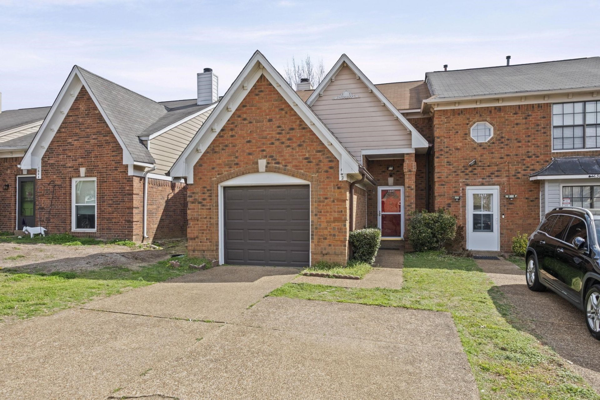 1642 RED BARN, Cordova, TN, 38016