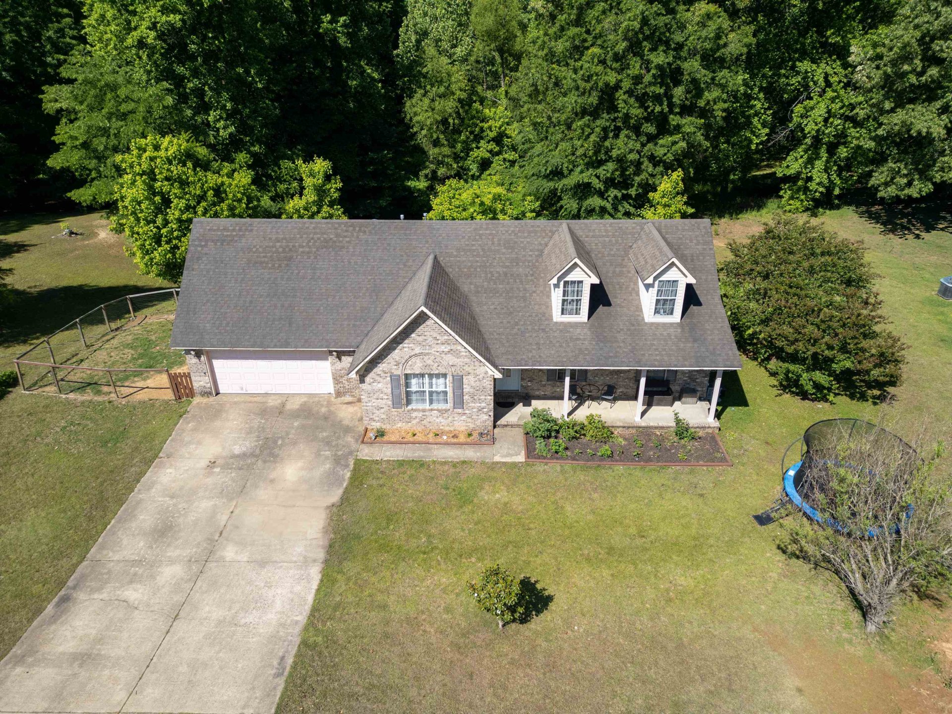 323 LAXTON LN