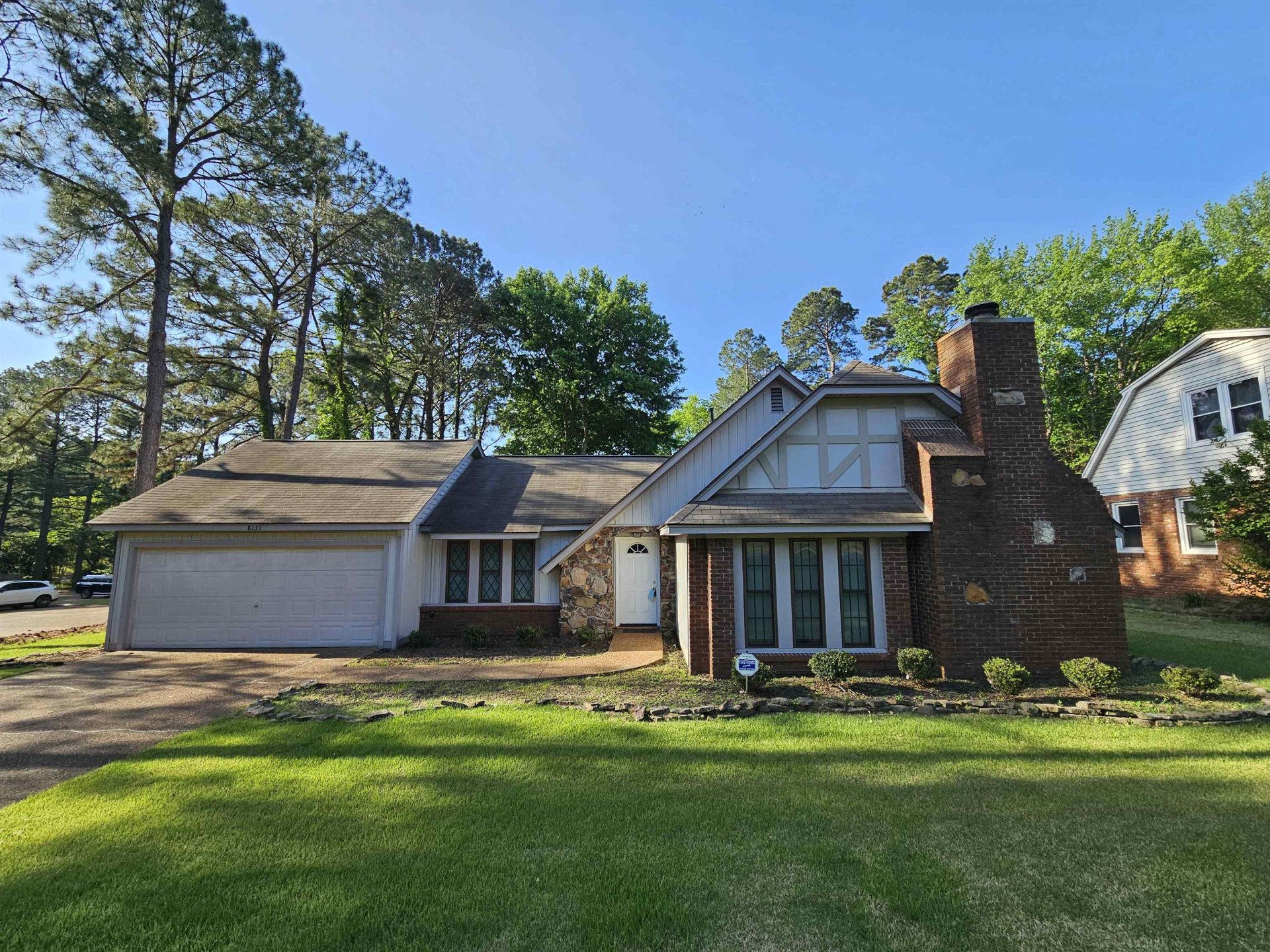 8131 FARMINGTON BLVD