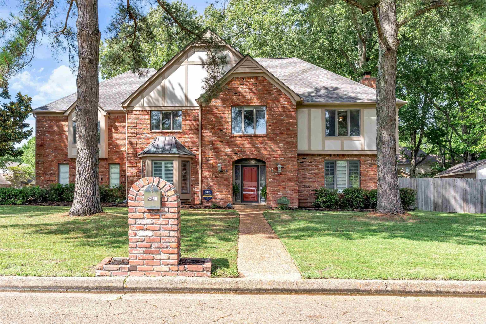 8886 BONNYBRIDGE DR