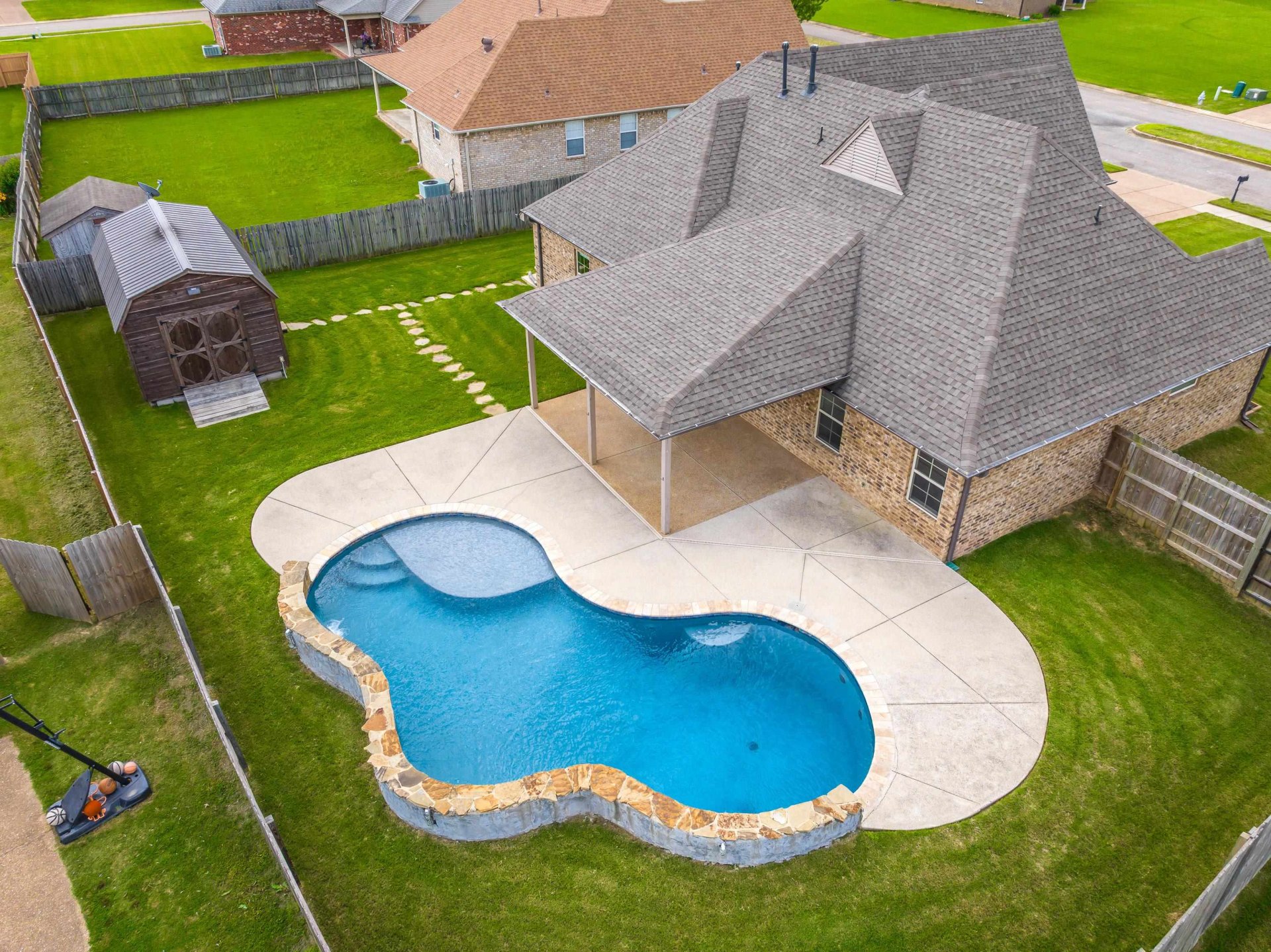 200 HEDGE ROSE BLVD