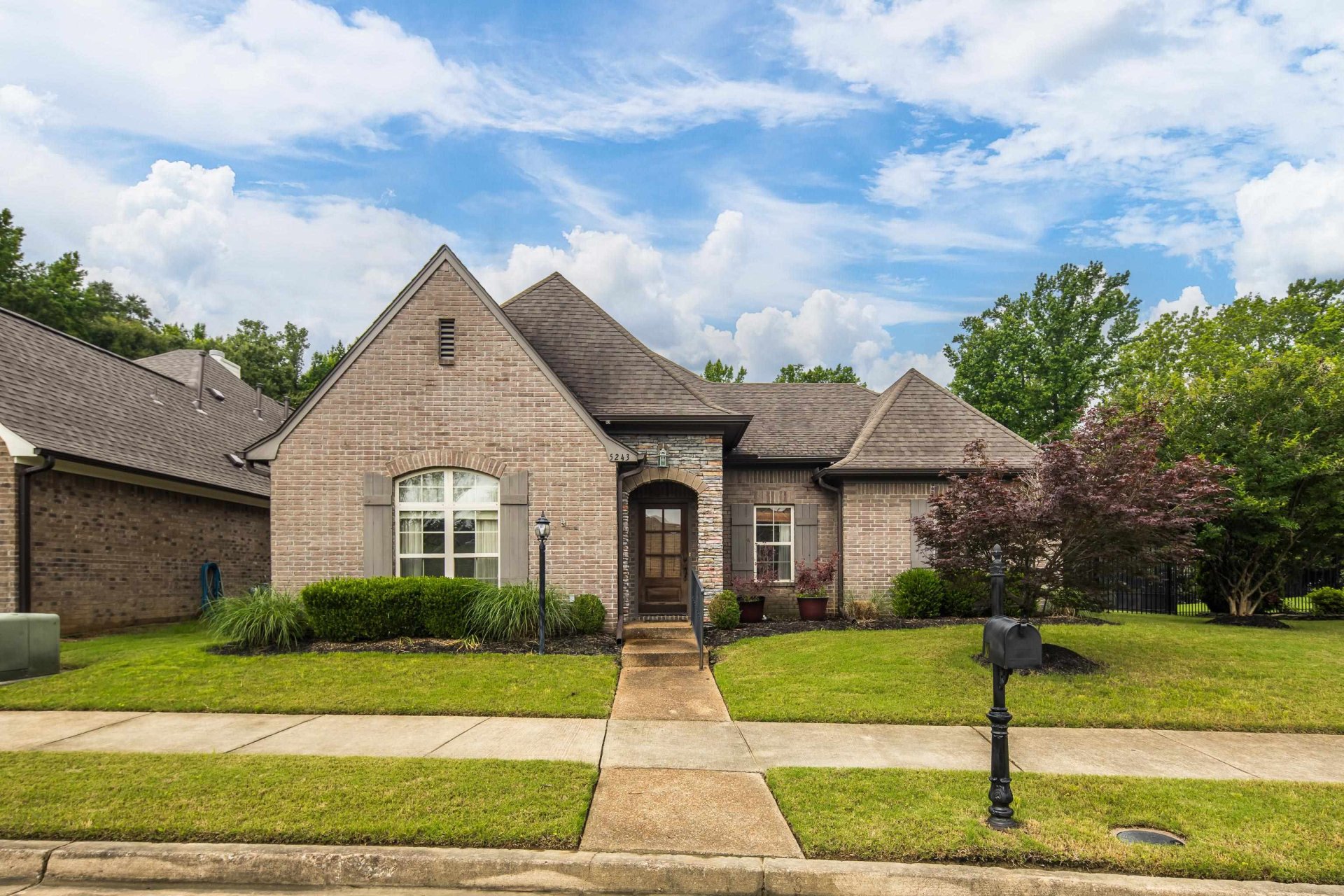 5243 CONIFER VIEW LN