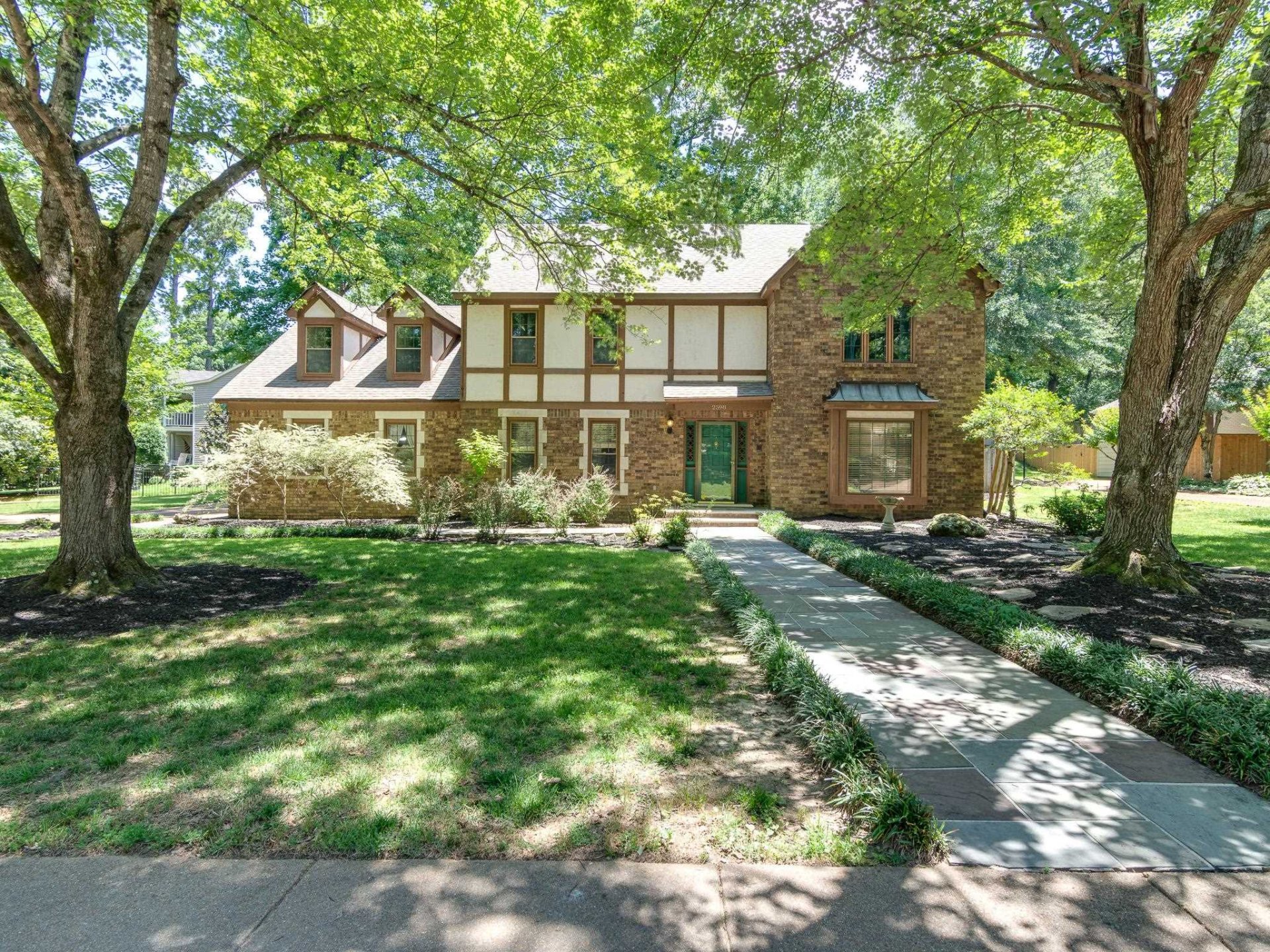 2598 OVERLOOK DR
