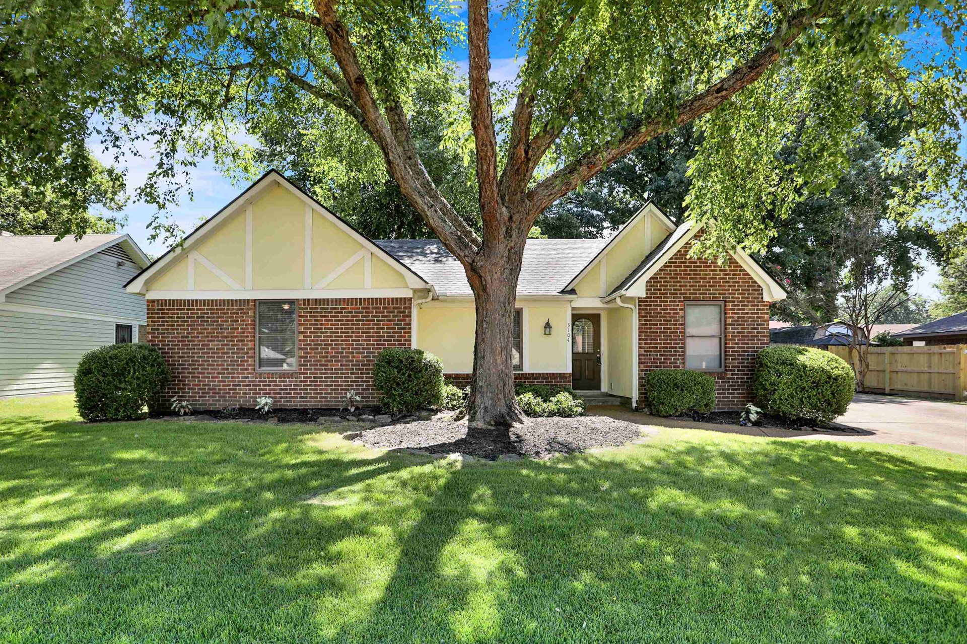 3104 INGLESIDE DR