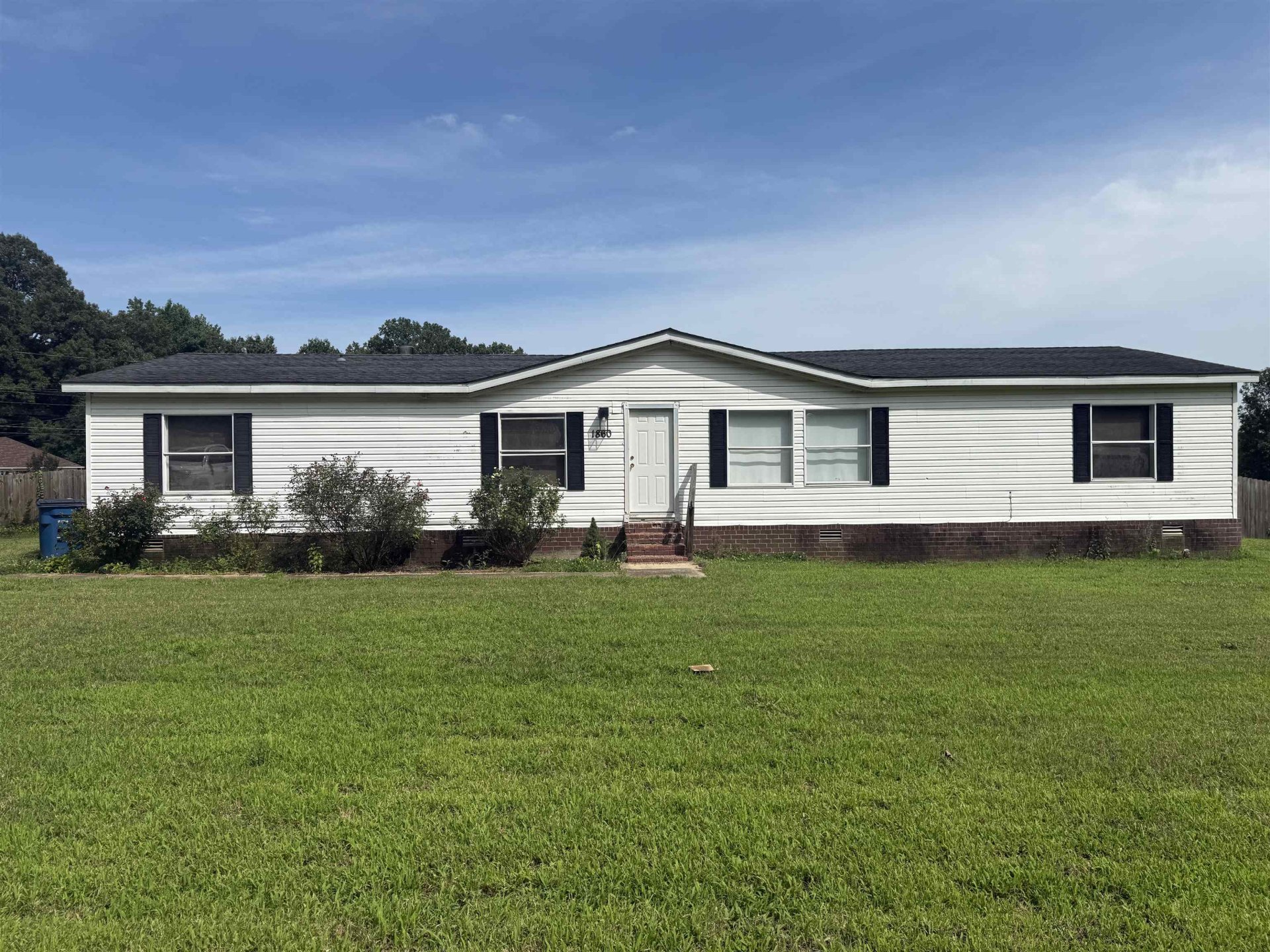 1860 MAPLE DR