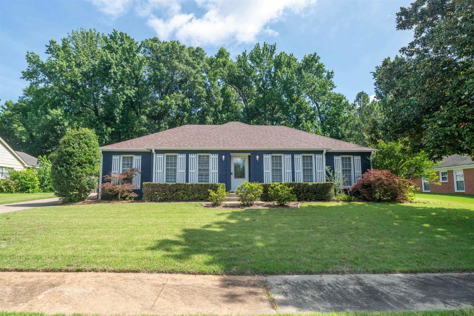 6102 SUGAR TREE DR