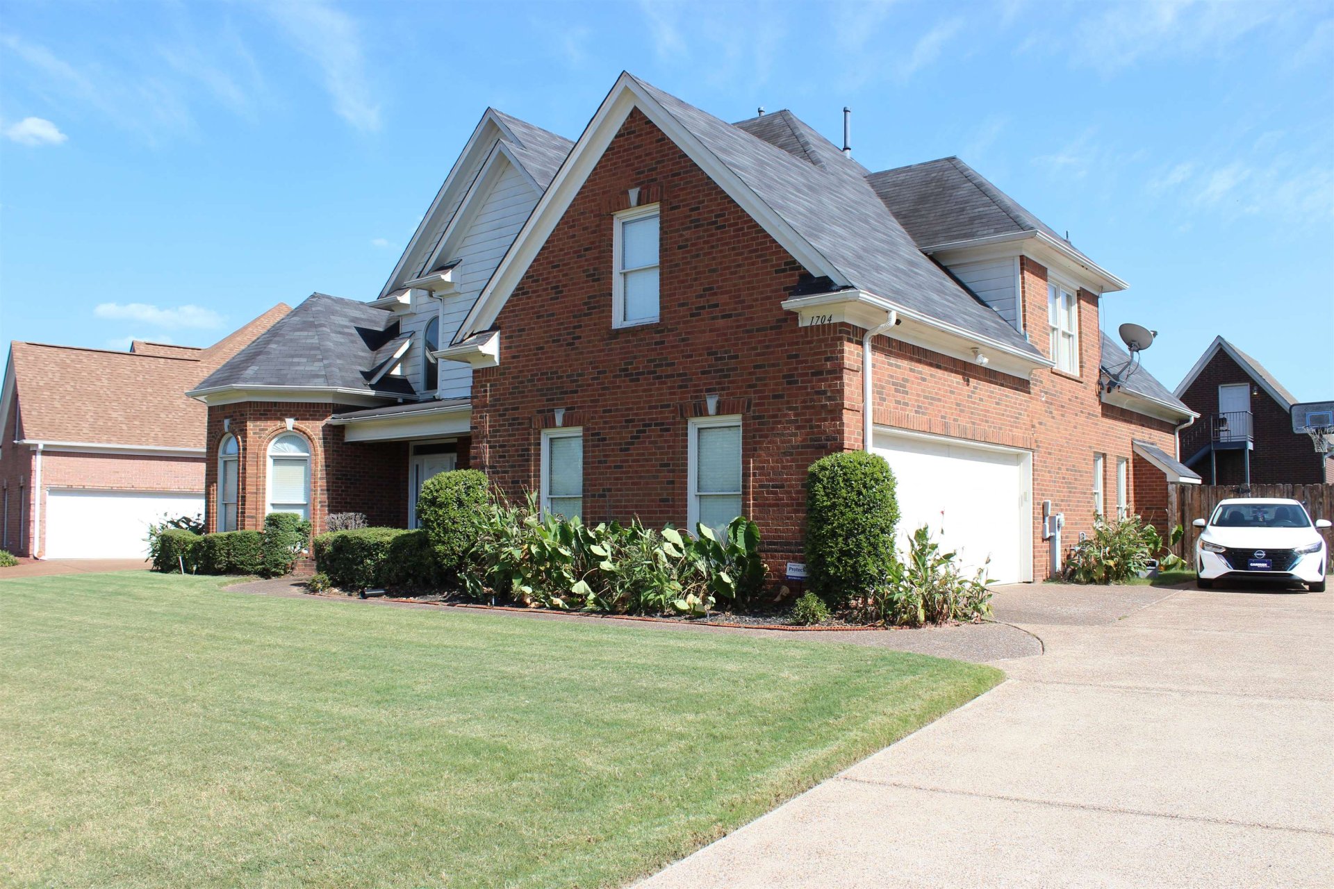 1704 W BELLEDEER DR