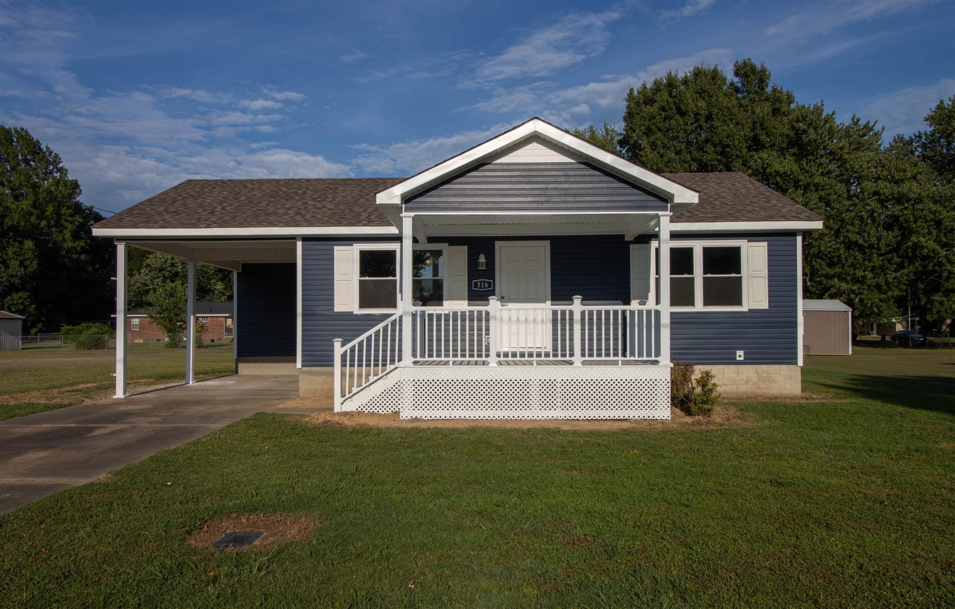 316 ROBIN DR