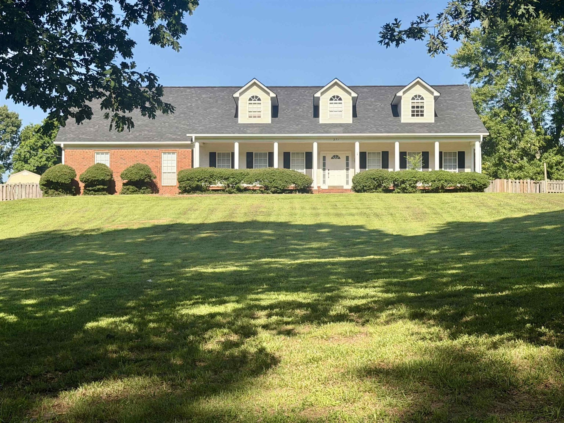 271 MEADOWLAND DR