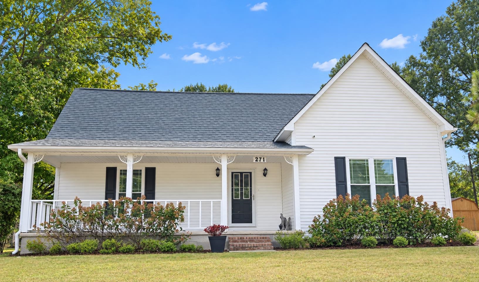 271 E WOODLAWN AVE