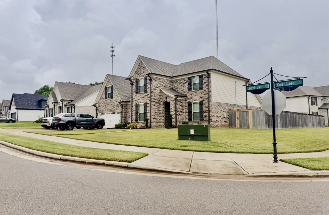 195 N LAUREL GLEN DR N