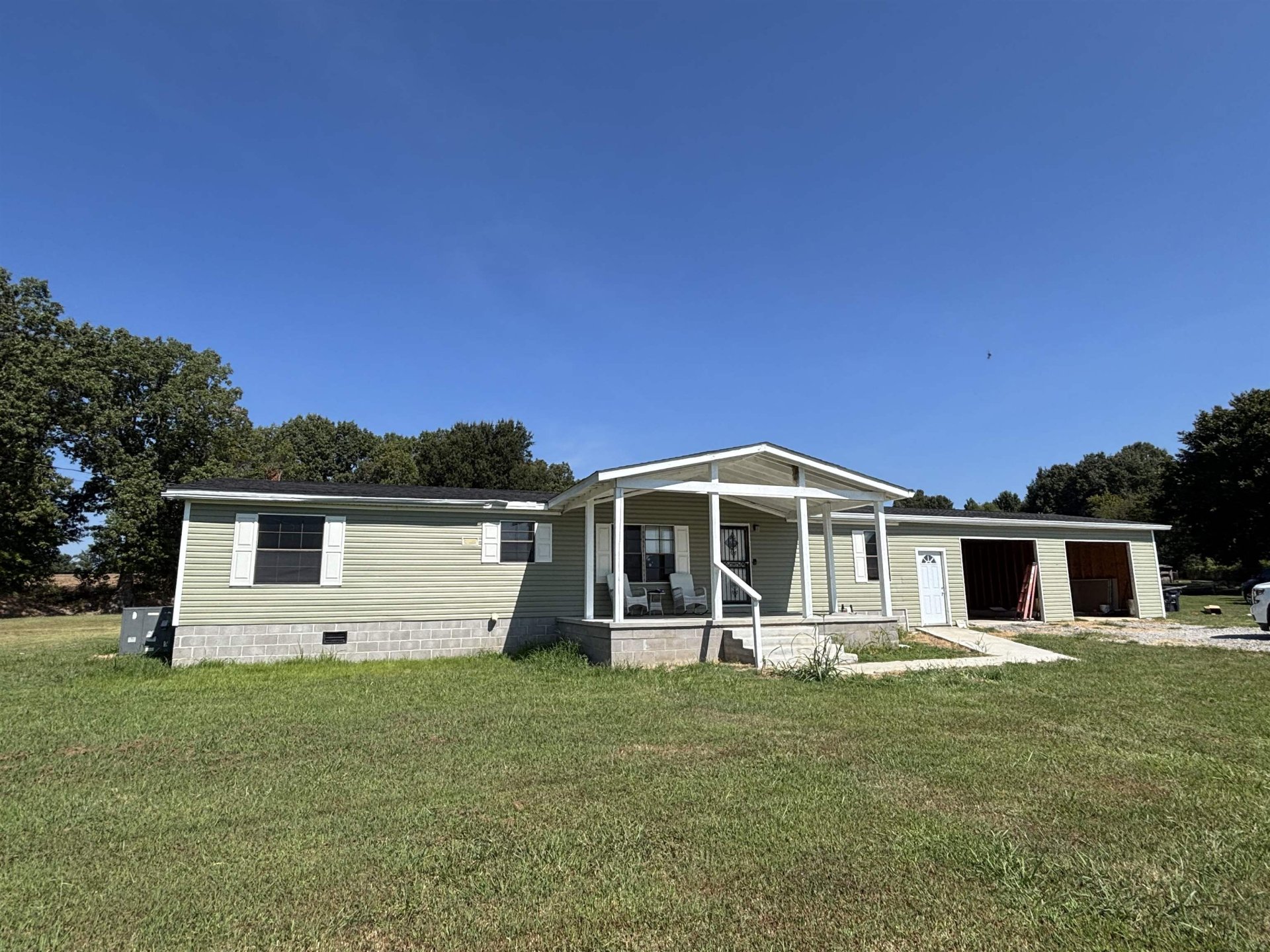 3833 FORKED DEER RD