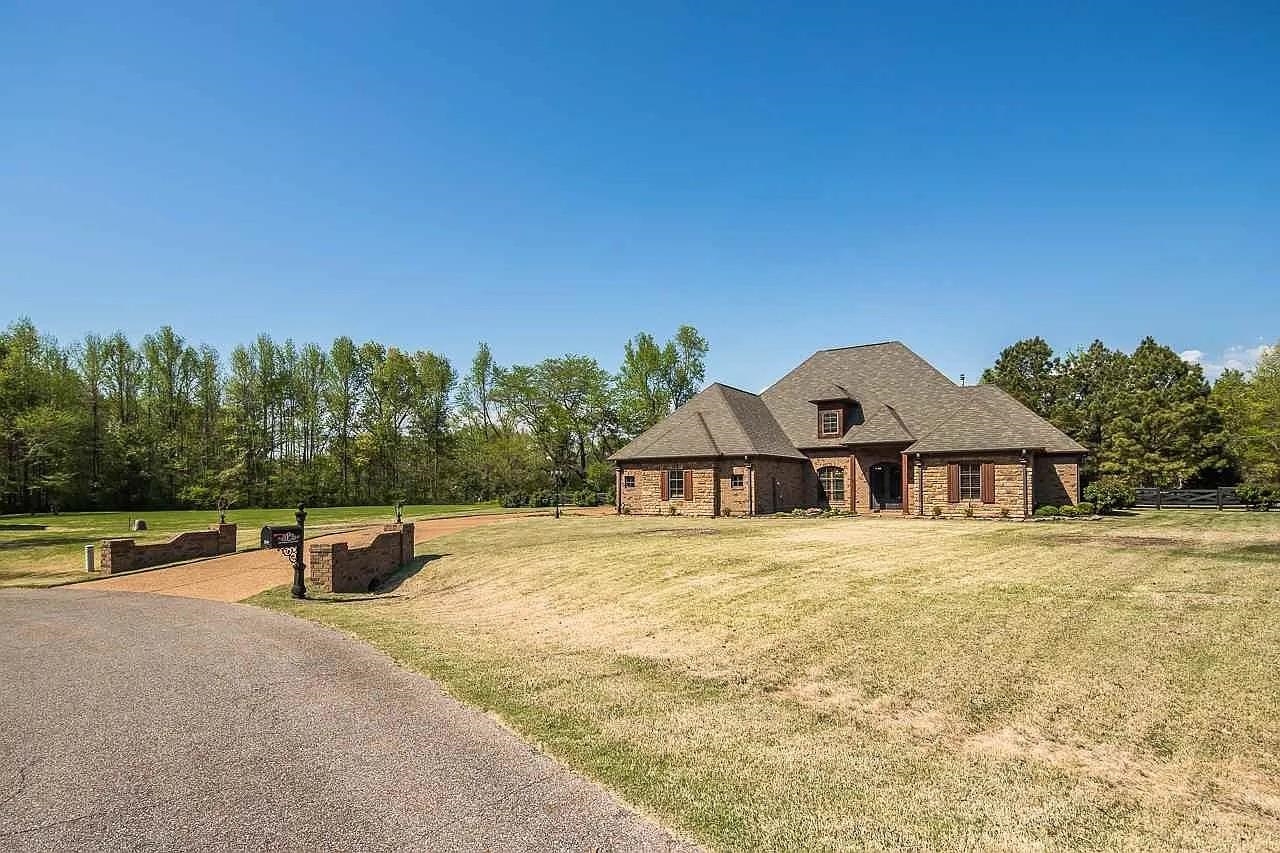 210 HIDDEN GROVE CT